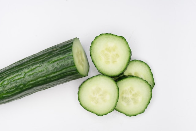 Sliced cucumbers, one of the best wasp repellents you can try